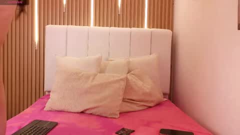 Snapshot of sensual_kim77 chatting on 05-07-26, 01:05 Sensual Kim77 online show from 05-07-26, 01:05