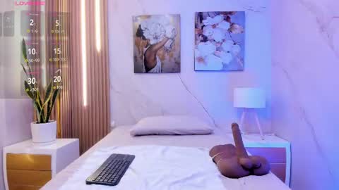Snapshot of sensual_sophie_ chatting on 07-11-26, 11:13 Sophie online show from 07-11-26, 11:13