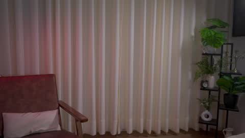 Snapshot of sensualcherry_ chatting on 12-13-24, 04:22 Maria- OF sensual bee online show from 12-13-24, 04:22