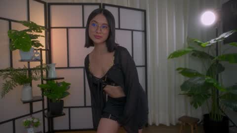 Snapshot of sensualcherry_ chatting on 01-12-25, 11:36 Maria- OF sensual bee online show from 01-12-25, 11:36