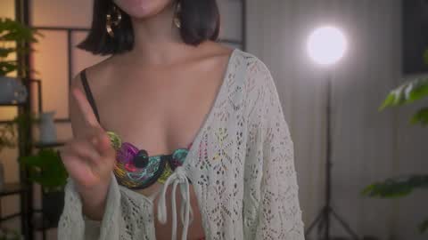 Snapshot of sensualcherry_ chatting on 01-30-25, 04:16 Maria- OF sensual bee online show from 01-30-25, 04:16