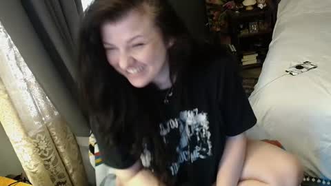 Snapshot of sentfrmheaven chatting on 11-22-25, 02:38 Tara online show from 11-22-25, 02:38