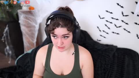 SeraReads online show from 10-29-25, 03:03