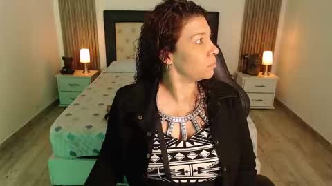 Snapshot of serena_houstonn chatting on 11-13-25, 11:09 Serena online show from 11-13-25, 11:09