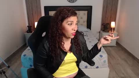 Snapshot of serena_houstonn chatting on 11-15-25, 11:29 Serena online show from 11-15-25, 11:29