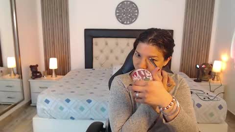 Snapshot of serena_houstonn chatting on 12-15-25, 11:36 Serena online show from 12-15-25, 11:36