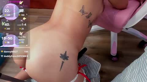 Snapshot of serena_jeyns chatting on 12-22-24, 03:00 SERE online show from 12-22-24, 03:00