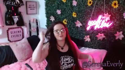 Snapshot of serenaeverly chatting on 09-28-25, 08:14 Serena Everly online show from 09-28-25, 08:14