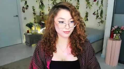 Snapshot of sereneflame chatting on 05-05-26, 04:04 Ophelia online show from 05-05-26, 04:04