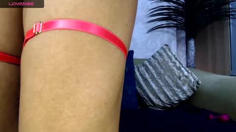 Snapshot of serenexxmilf chatting on 02-08-25, 07:04 serenexx your MILF online show from 02-08-25, 07:04