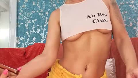 Snapshot of serenexxmilf chatting on 09-29-25, 07:13 serenexx your MILF online show from 09-29-25, 07:13