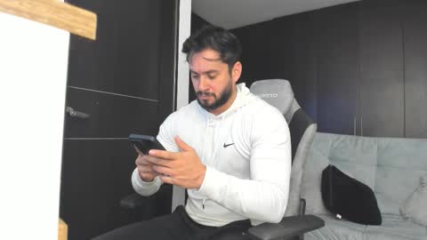 Snapshot of sergi_mancini11 chatting on 12-15-25, 08:07 Sergi Mancini online show from 12-15-25, 08:07