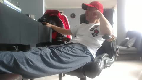 hetero serio discreto online show from 01-19-25, 03:53