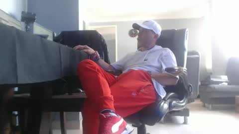 hetero serio discreto online show from 01-29-25, 07:00