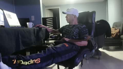 hetero serio discreto online show from 02-25-25, 12:03