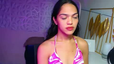 Snapshot of servicedoll18 chatting on 01-08-26, 05:26 Bella online show from 01-08-26, 05:26