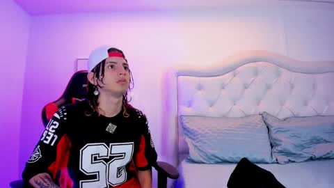 sett_and_gwen online show from 12-19-24, 09:17