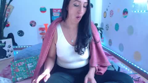 Snapshot of seuctive_woman57 chatting on 12-11-24, 01:06 samy online show from 12-11-24, 01:06