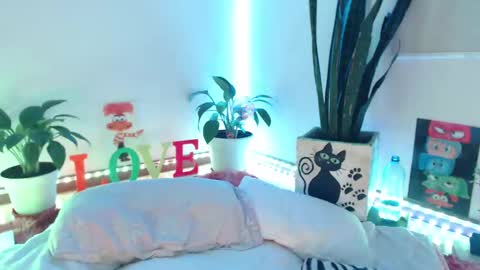 Snapshot of seuctive_woman57 chatting on 09-30-25, 12:15 samy online show from 09-30-25, 12:15