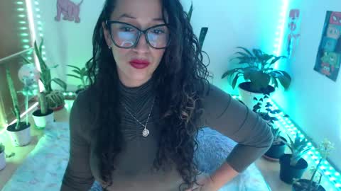 Snapshot of seuctive_woman57 chatting on 05-21-26, 02:18 samy online show from 05-21-26, 02:18