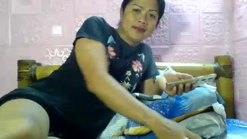 Snapshot of sexgoddesses4u chatting on 12-30-24, 12:11 Ems online show from 12-30-24, 12:11