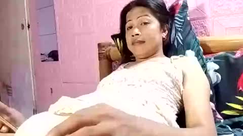 Snapshot of sexgoddesses4u chatting on 01-10-25, 04:41 Ems online show from 01-10-25, 04:41