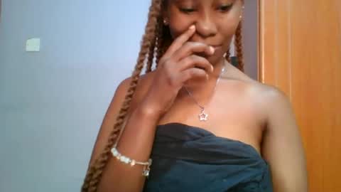 Snapshot of sexie_curvie chatting on 02-05-25, 07:18 Maggie online show from 02-05-25, 07:18