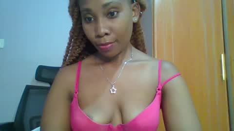 Snapshot of sexie_curvie chatting on 02-07-25, 07:29 Maggie online show from 02-07-25, 07:29