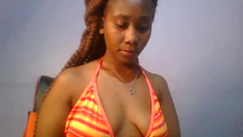 Snapshot of sexie_curvie chatting on 02-08-25, 04:57 Maggie online show from 02-08-25, 04:57
