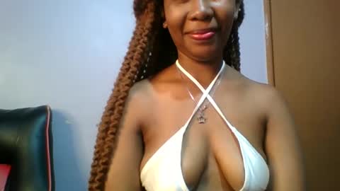 Snapshot of sexie_curvie chatting on 02-09-25, 04:25 Maggie online show from 02-09-25, 04:25