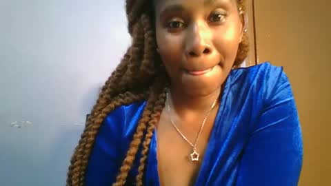 Snapshot of sexie_curvie chatting on 02-12-25, 06:09 Maggie online show from 02-12-25, 06:09