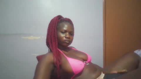 Snapshot of sexie_curvie chatting on 09-28-25, 08:25 Maggie online show from 09-28-25, 08:25