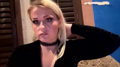 Snapshot of sexo_freak chatting on 10-29-25, 07:43 DEAD-SEXY online show from 10-29-25, 07:43