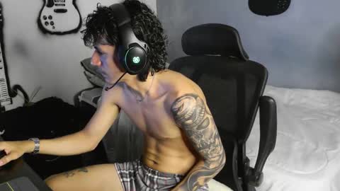 Snapshot of sexoyrock chatting on 12-21-25, 06:59 ROCKERO online show from 12-21-25, 06:59