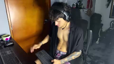 Snapshot of sexoyrock chatting on 01-08-26, 07:21 ROCKERO online show from 01-08-26, 07:21