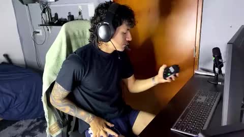 Snapshot of sexoyrock chatting on 01-11-26, 05:56 ROCKERO online show from 01-11-26, 05:56