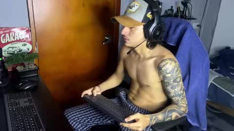 Snapshot of sexoyrock chatting on 01-16-26, 05:22 ROCKERO online show from 01-16-26, 05:22