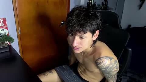 Snapshot of sexoyrock chatting on 01-17-26, 05:05 ROCKERO online show from 01-17-26, 05:05