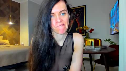 Snapshot of sexqueen1111 chatting on 12-05-25, 01:20 sexqueen1111 online show from 12-05-25, 01:20