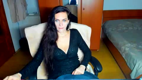 Snapshot of sexqueen1111 chatting on 06-04-26, 02:06 sexqueen1111 online show from 06-04-26, 02:06