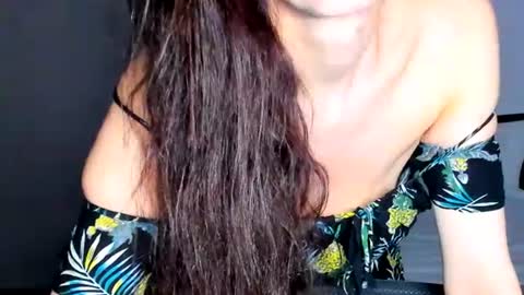 Snapshot of sexqueen1111 chatting on 06-21-26, 08:33 sexqueen1111 online show from 06-21-26, 08:33