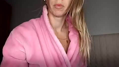 Snapshot of sexualangel chatting on 05-03-26, 04:29 Verona online show from 05-03-26, 04:29