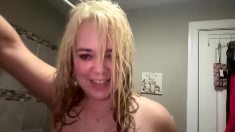 Snapshot of sexxiibossbabe chatting on 11-19-25, 06:35 sexxiibossbabe online show from 11-19-25, 06:35