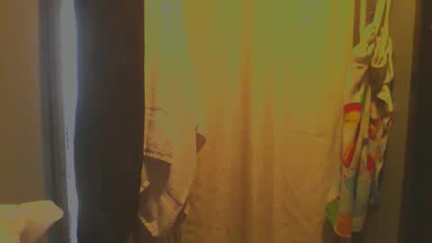 Snapshot of sexxileeah42o chatting on 06-07-26, 05:38 Leeah CloudZzz online show from 06-07-26, 05:38