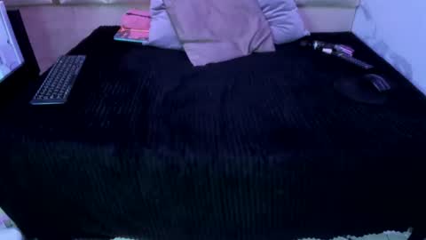 Snapshot of sexxtaty chatting on 08-07-26, 01:57 Sexxtaty online show from 08-07-26, 01:57