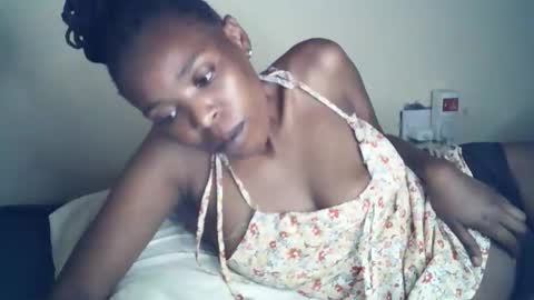 sexxy_curvy23 online show from 04-25-26, 08:17