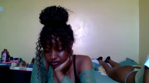 Snapshot of sexxy_daisyy chatting on 10-16-25, 12:17 sexxy_daisyy online show from 10-16-25, 12:17