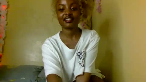 Snapshot of sexxy_daisyy chatting on 11-13-25, 05:01 sexxy_daisyy online show from 11-13-25, 05:01