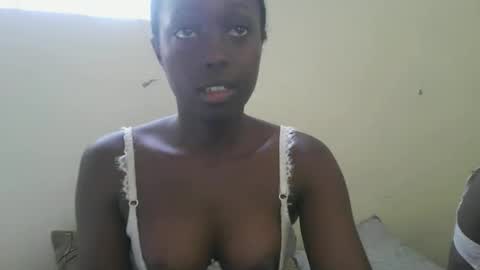 Snapshot of sexxy_kyla chatting on 10-15-25, 11:32 sexxy_kyla online show from 10-15-25, 11:32