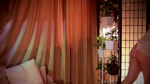 Snapshot of sexxy_vixen chatting on 06-18-26, 12:20 Lexy online show from 06-18-26, 12:20